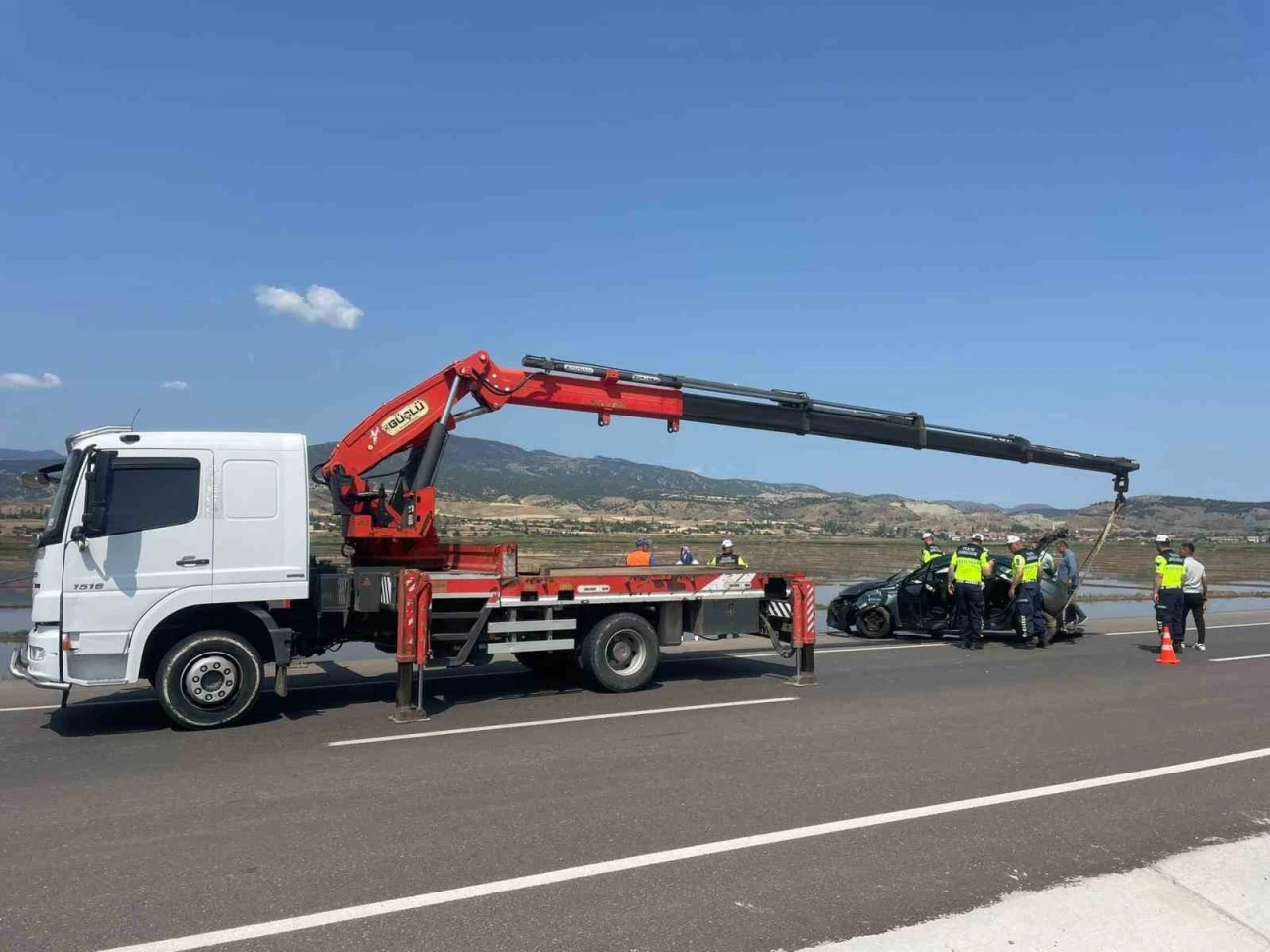 Çorum’da Otomobil Sulama Kanalına Devrildi: 1’i Bebek 3 Yaralı