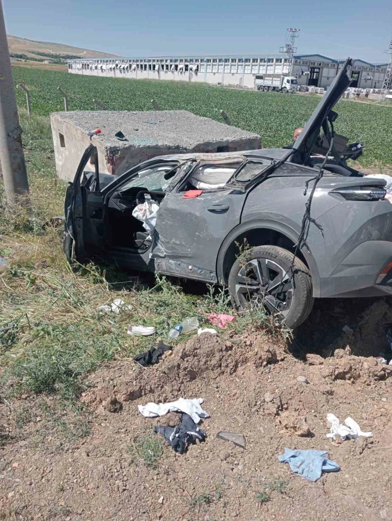 Elazığ’da Otomobil Şarampole Uçtu: 4 Kişi Yaralandı