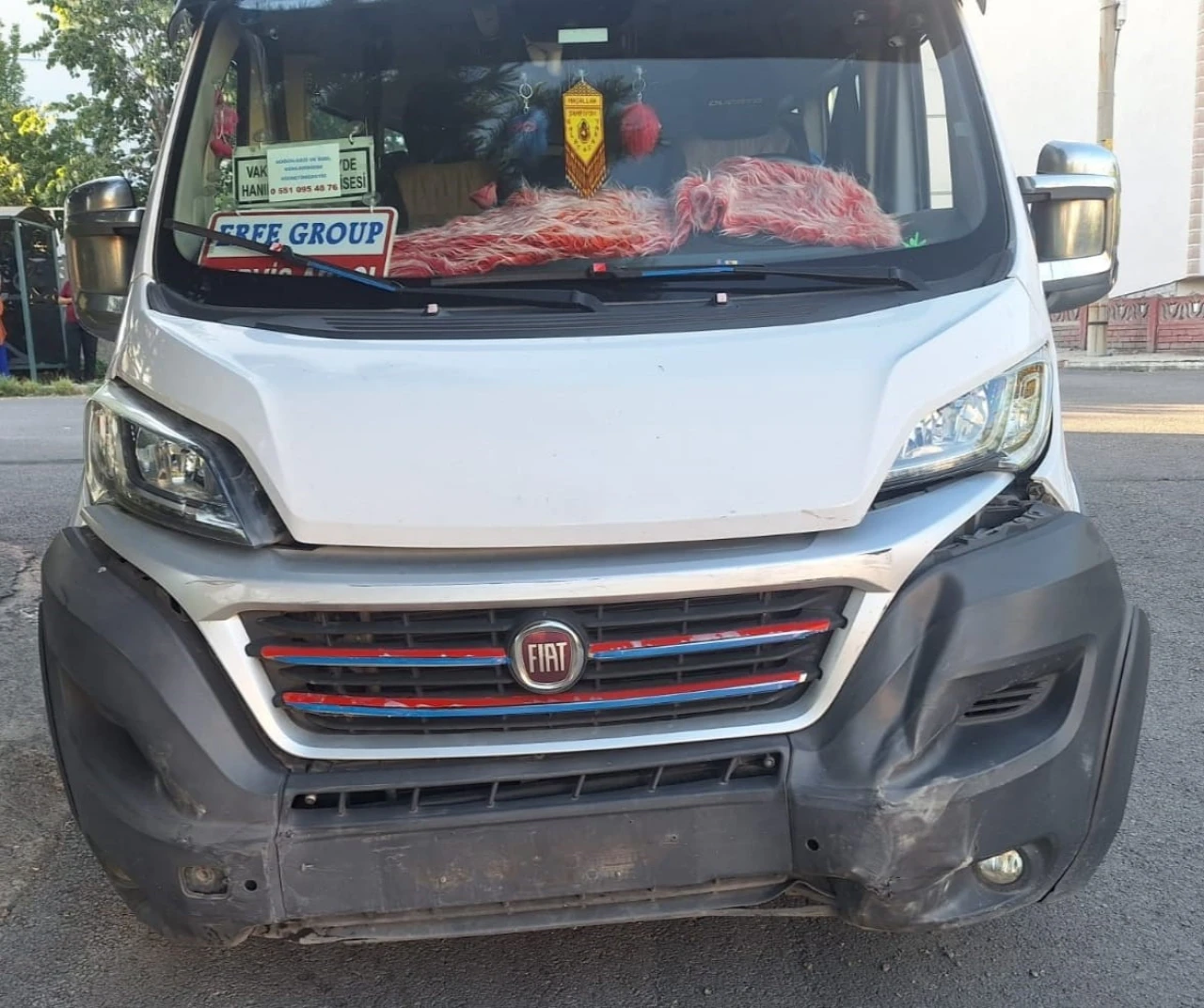 Karabük’te Okul Servisi ile Otomobil Çarpıştı: 3 Kişi Yaralandı