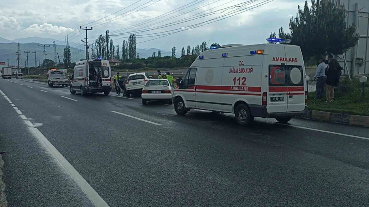 D100 Karayolunda Kaza 5 Kişi Hastaneye Kaldırıldı