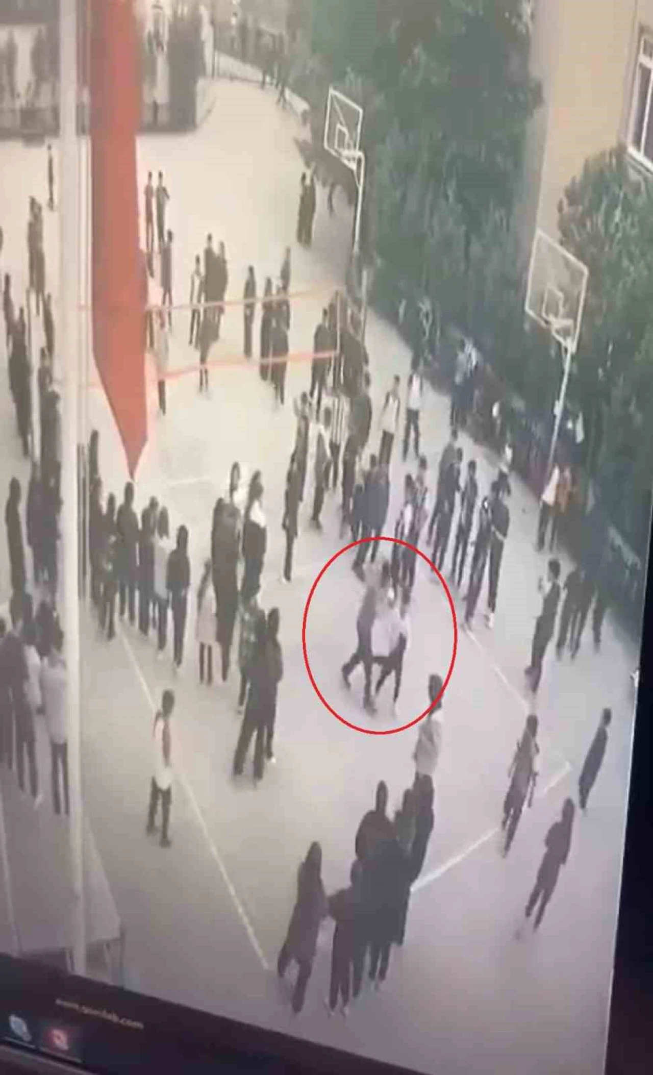 Okulda Şiddet Kamerada: Öğretmene 5 Bin Lira Ceza