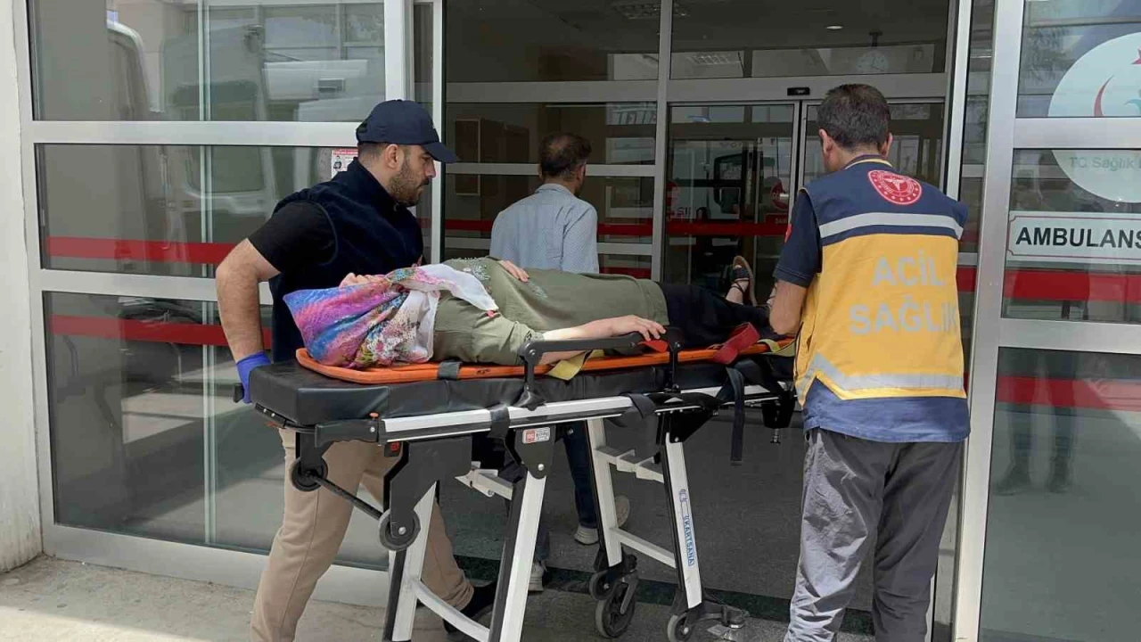 Şarampole Devrilen Araçta 8 Yaralı