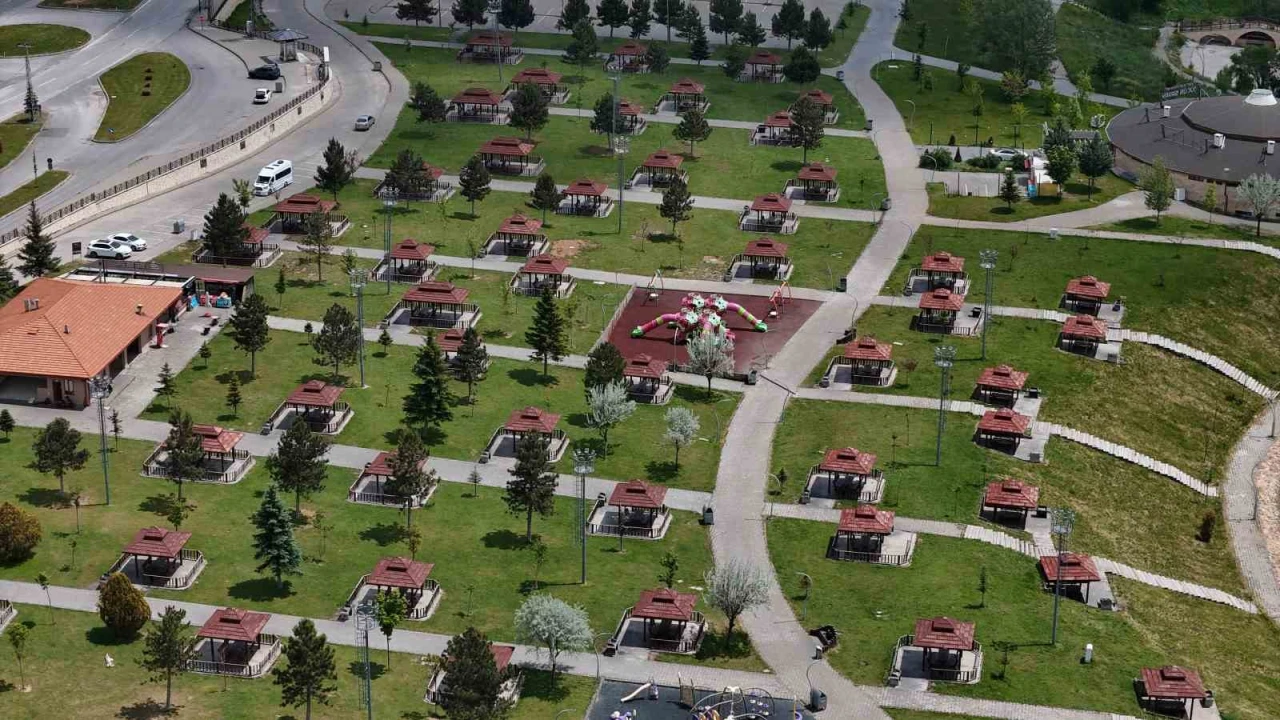 Sivas’ta Mesire Alanları Kene Korkusuyla Sessizliğe Büründü