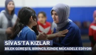 Sivas'ta Kızlar, Bilek Güreşi İl Birinciliğinde Mücadele Ediyor.