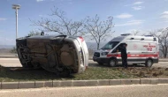 Takla Atmaktan Kurtulan Araç Yan Yattı: 1 Yaralı