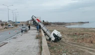 Tır  Duvarda Asılı Kaldı: 1 Yaralı