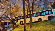 Freni Boşalan Otobüs Parka Daldı