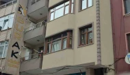 Bartın’da Binanın Çatısından Düşen Kalaslar Paniğe Neden Oldu