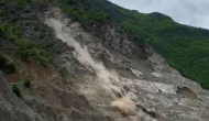 Heyelanı Kıl Payı Atlatan Araç