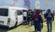 Minibüs Lastik Patlamasıyla Kaza Yaptı