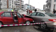 Kaygan Yol Kavşakta Felakete Yol Açtı 8 Yaralı