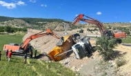 Hafriyat Kamyonu Şarampole Devrildi: 1 Yaralı