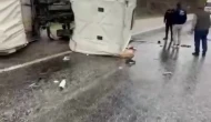 Sivas’ta Yağış Nedeniyle Kamyon Devrildi