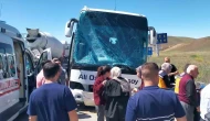 Yolcu otobüsü kontrolden çıktı, 2 kişi hastanede