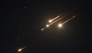 İran ve İsrail’den Karşılıklı Hava Saldırıları! Petrol Rafinerileri Bombardıman Altında!