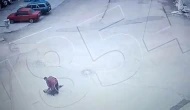 Zihinsel Engelli Gencin Sokakta Silah Kabzasıyla Darp Anı Kamerada