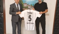 Beşiktaş'ın Savunma Oyuncusundan Eski Öğretmenine Anlamlı Hediye