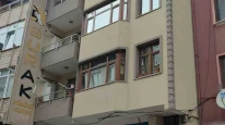 Bartın’da Binanın Çatısından Düşen Kalaslar Paniğe Neden Oldu