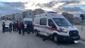 Karaman’da Ambulans ile Otomobil Çarpıştı: 3 Yaralı