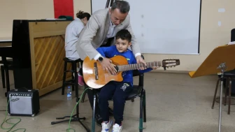 Sivas Cumhuriyet Üniversitesinde Klasik Gitar Dinletisi Düzenlendi