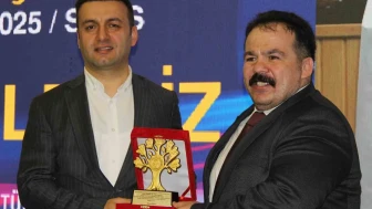 Sivas'ta Rıza Keser Anısına Düzenlenen Güreş Şampiyonası Devam Ediyor