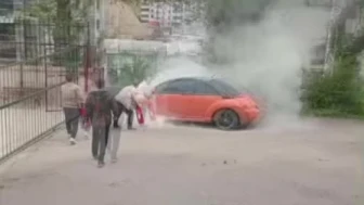Karabük’te Alev Alan Otomobil, Okul Müdürünün Müdahalesiyle Facianın Eşiğinden Döndü