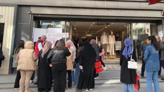 Sivas'ta Kurban Bayramı Öncesinde Çocuklara Giyim Kartı Dağıtıldı