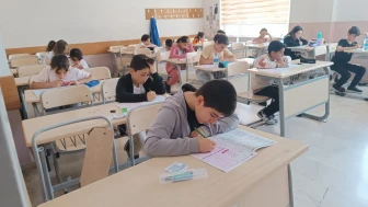 Sivas’ta Zeki Hayran İmam Hatip Ortaokulu İçin Öğrenci Kabul Sınavı Yapıldı
