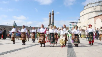 Sivas’ta Geleneksel Çocuk Oyunları Şenliği Renkli Görüntülere Sahne Oldu