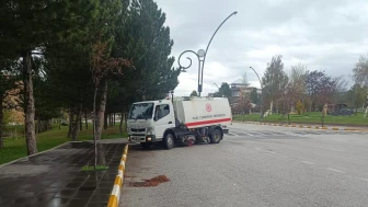 Sivas Cumhuriyet Üniversitesi Kampüsü’nde Temizlik Seferberliği
