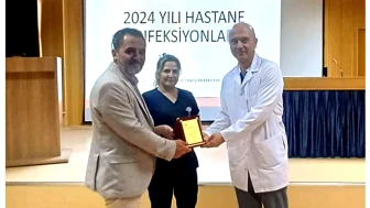 Sivas Cumhuriyet Üniversitesi Hastanesi’nde El Hijyenine Örnek Kliniklere Teşekkür Plaketi