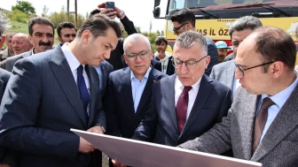 Sivas’ta Köy Yollarında Asfalt Çalışmaları Denetlendi