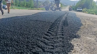 Sivas'ta Köy Yollarında Asfalt Yama Çalışmaları Tamamlandı