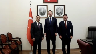 MHP Sivas Milletvekili Özyürek Bakan Bayraktar'ı Ziyaret Etti