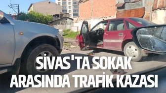 Sivas'ta Sokak Arasında Trafik Kazası