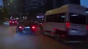 Trafikte Tehlikeli Manevra: 4 Araç Birden Hasar Gördü
