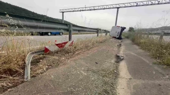 Kontrolden Çıkan Araç Su Kanala Devrildi: 2 Yaralı