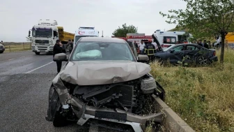 Otomobil ile kamyonet çarpıştı, 1 ölü 3 yaralı