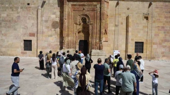 Divriği Ulu Cami’nin gizemli gölge oyunu yeniden ortaya çıktı