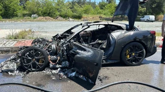 Lüks Ferrari Motor Yangınıyla Küle Döndü
