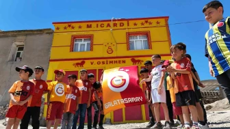 Galatasaray Aşkı Evini Sarı-Kırmızıya Boyattı