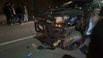 Keskin Virajda Kafa kafaya çarpıştılar: 8 yaralı