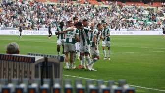 Konyaspor’dan Tarihi Seri ve Ligde Kalma Sevinci