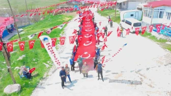 Sivas'ta 24 Metrelik Türk Bayrağıyla Yürüyüş