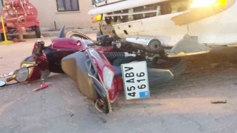 Minibüs Motosikleti Ezdi Sürücü Kurtarıldı