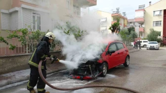 Otomobil Alev Aldı, Minik Afacanlar O Anı Kaydetti