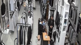 Mağazaya Eski Kıyafetle Girdi, Yenileriyle Çıktı