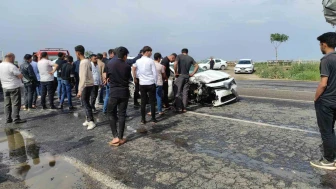 Otomobil minibüse çarptı: 5 kişi yaralandı