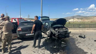Siirt’te İki Otomobil Çarpıştı: Biri Ağır, Dört Yaralı