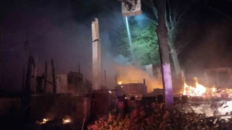 Şile’de Ateş Geceyi Aydınlattı